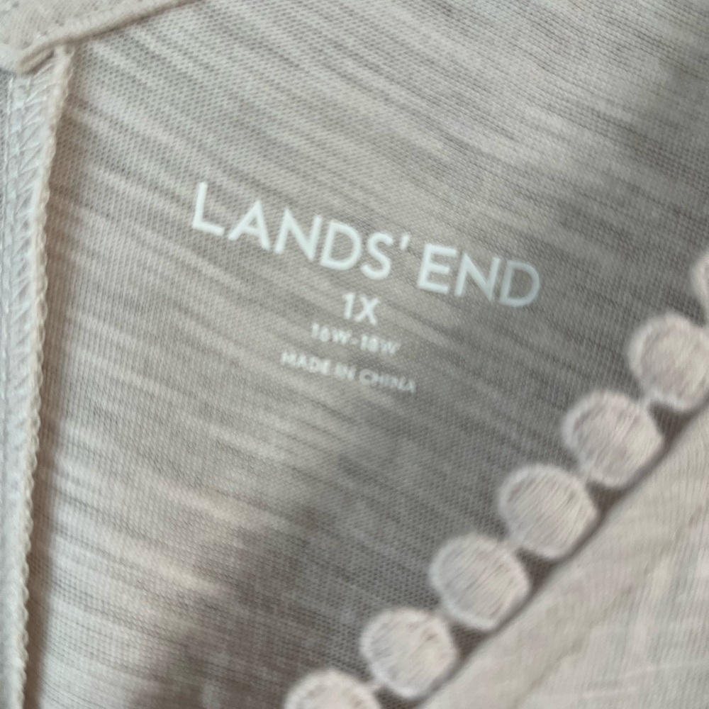 Lands' End Women’s Beige V-Neck Tunic Top Size 1X Detailed Neck Short Sleeves - Picture 3 of 7